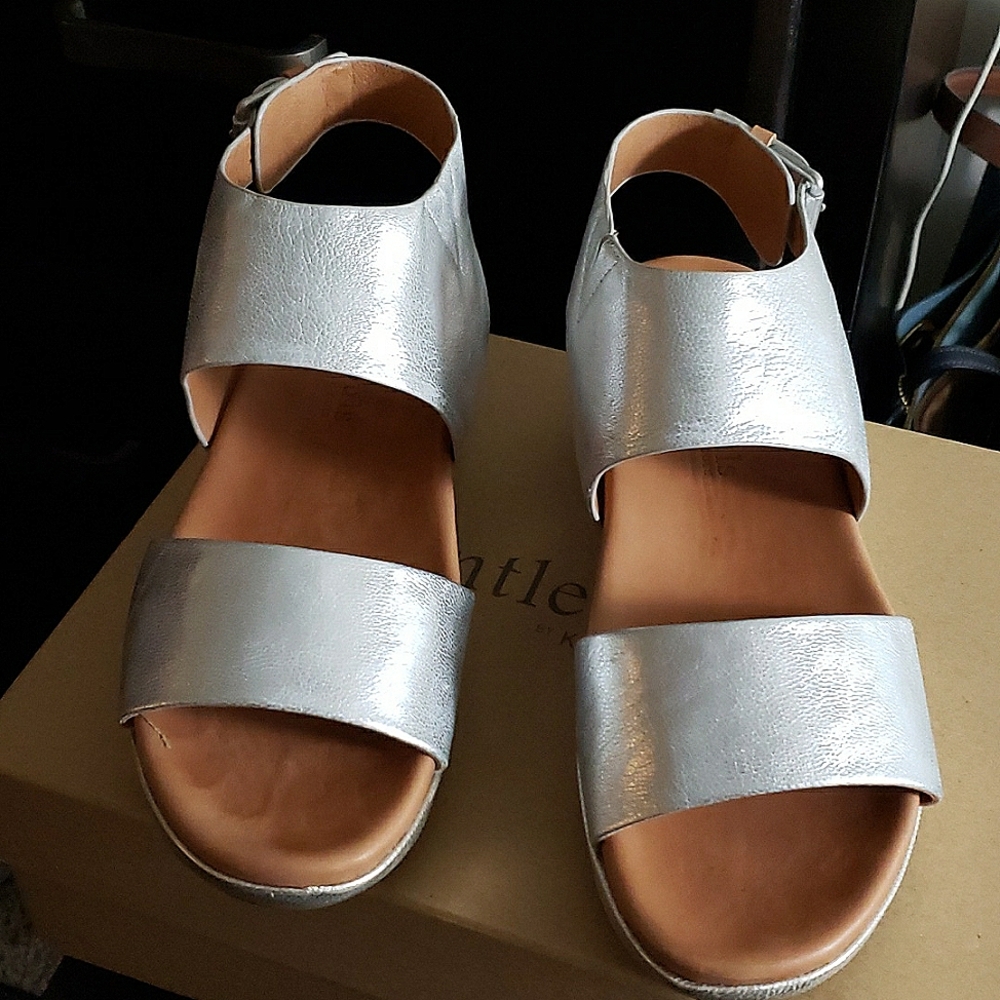 Silver and Gold Kenneth Cole wedge ankle sandals  size 8.5